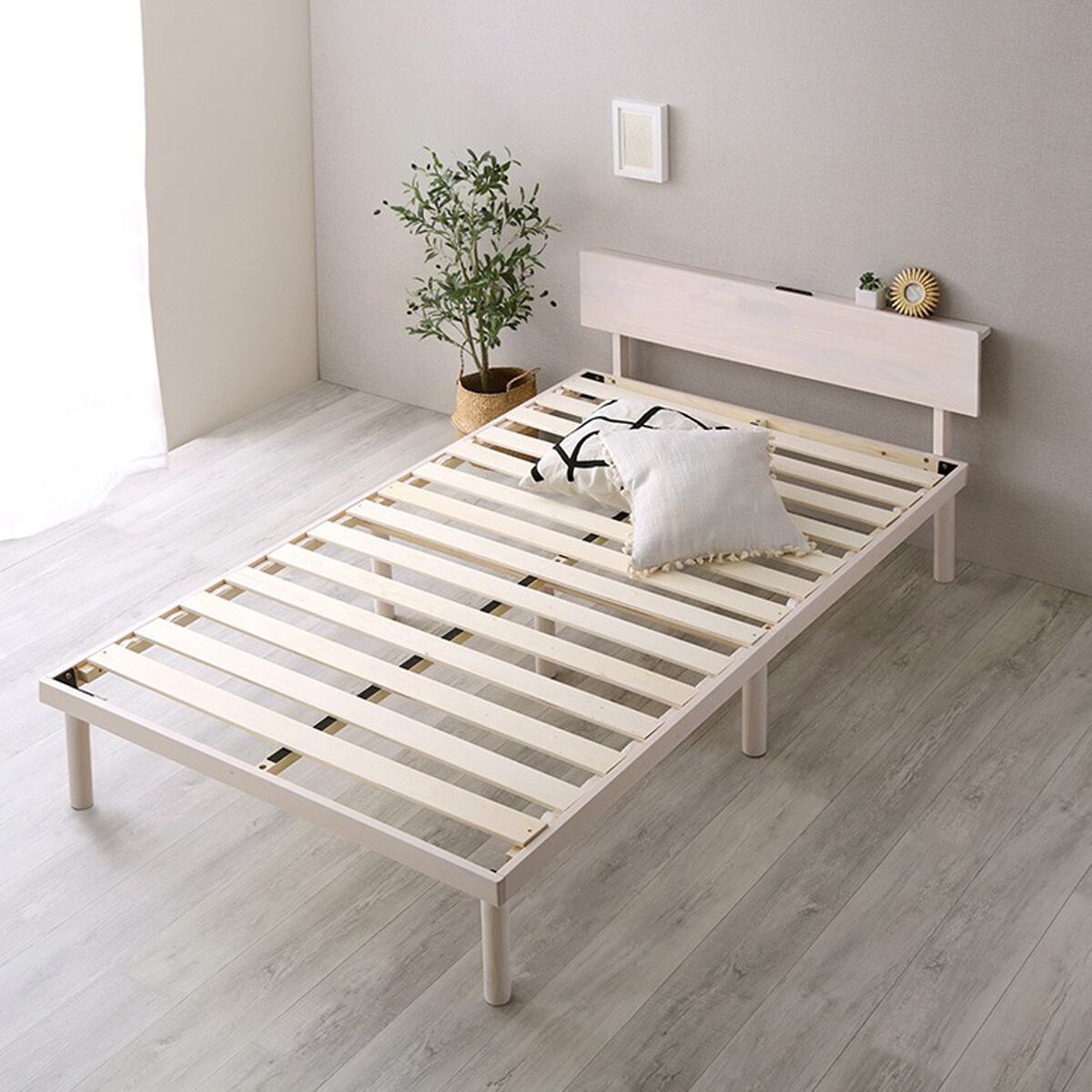 パイン材高さ2段階調整脚付きすのこベッド(セミダブル) 寝具 収納 ベッド 宮棚 2口コンセント