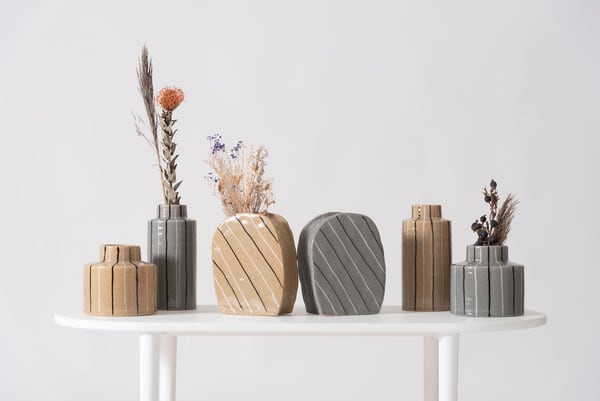 フラワーベース 幅15×奥行15×高さ14cm ベースオブジェ 完成品 組立不要 北欧 ベージュ
