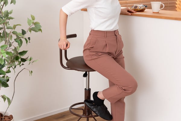 ダイニングチェア キリク キッチンハイチェア 幅41×奥行44×高さ74cm ダイニング家具 昇降式 レザー
