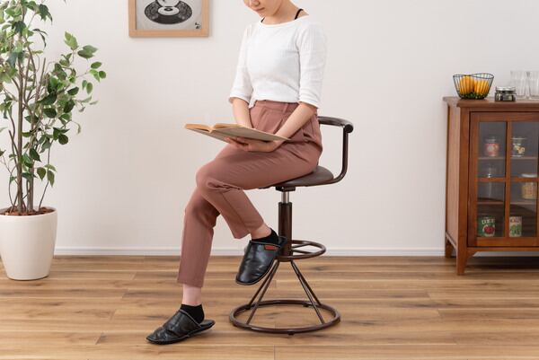 ダイニングチェア キリク キッチンハイチェア 幅41×奥行44×高さ74cm ダイニング家具 昇降式 レザー
