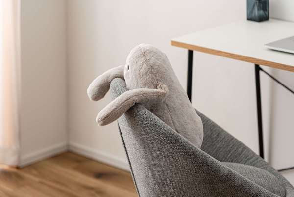 ぶら下がりクッション(イエティ) 幅36×奥行16×高さ13cm 日用品 完成品 組立不要 ベージュ