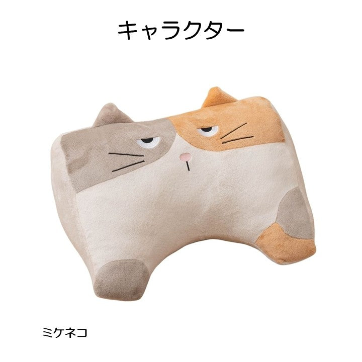 ぬいぐるみ 26AWコタン ミケネコ ヨリカカリ 55X35 55×35×25cm 日用品