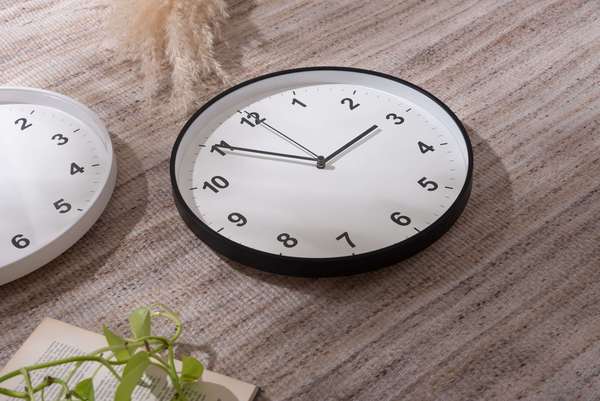 ウォールクロック 幅30×奥行4×高さ30cm 時計 完成品 組立不要 ブラック ホワイト 全2色