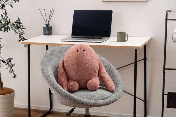 お座りクッション(イエティ) 幅21×奥行23×高さ30cm 日用品 完成品 組立不要 ベージュ