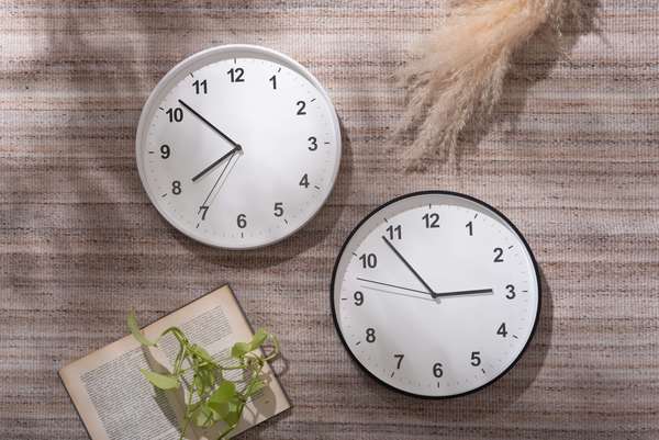 ウォールクロック 幅30×奥行4×高さ30cm 時計 完成品 組立不要 ブラック ホワイト 全2色